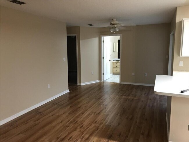 Building Photo - 637 Dromedary Ct