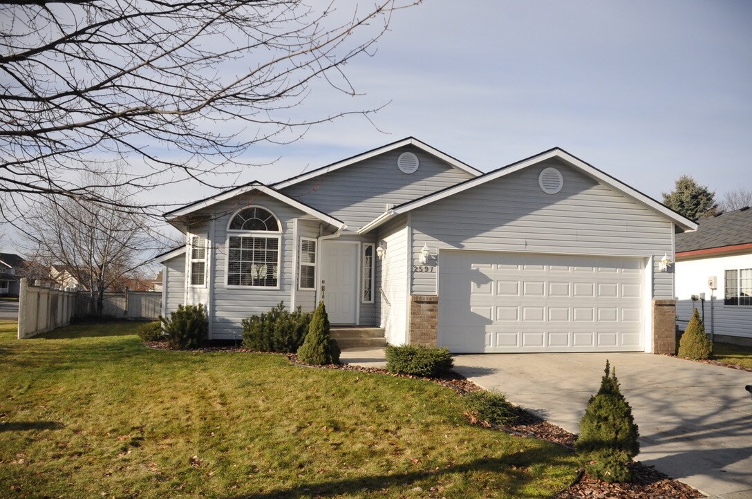 Upgraded Rancher, 3 bed 2 bath, CDA Place House Rental in Coeur d