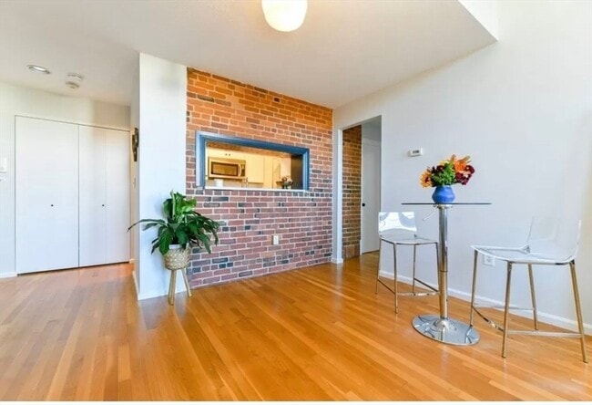 Building Photo - 141 Savin Hill Ave