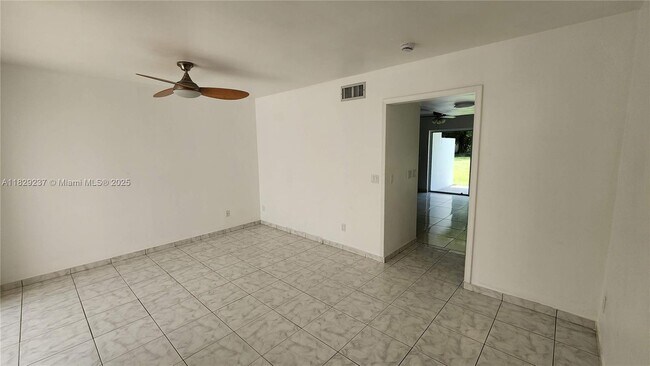 Foto del edificio - 5060 Elmhurst Rd
