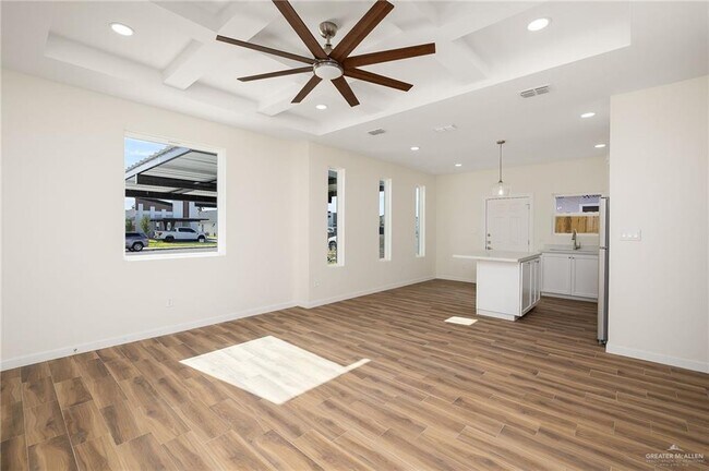 Building Photo - 16 N Onyx Ave