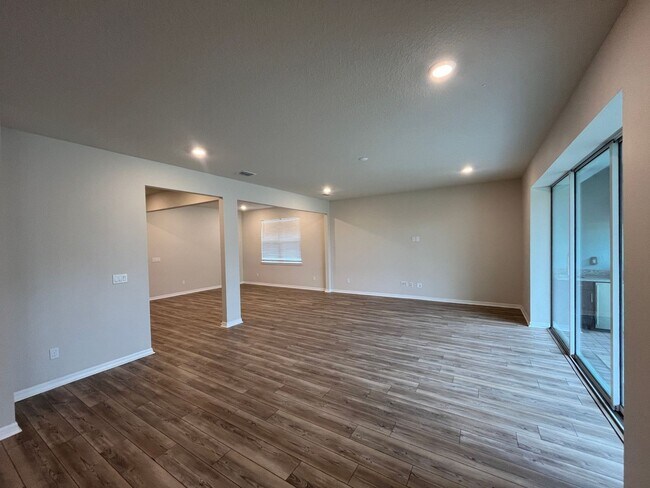 Foto del edificio - 5625 Cedar Chase Dr