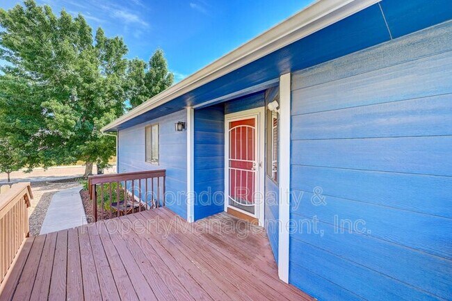 Building Photo - 615 Upton Dr