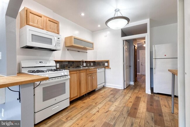 Building Photo - 422 Folcroft St