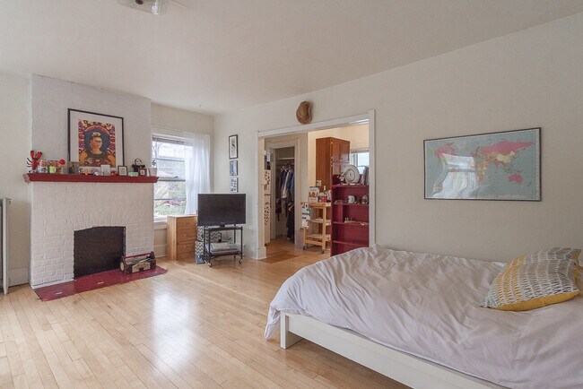 Building Photo - 130 E Gorham St