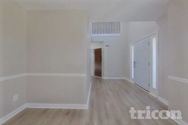 Building Photo - 140 N Greenfield Cir