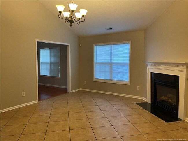 Foto del edificio - 5044 Yorkchester Dr