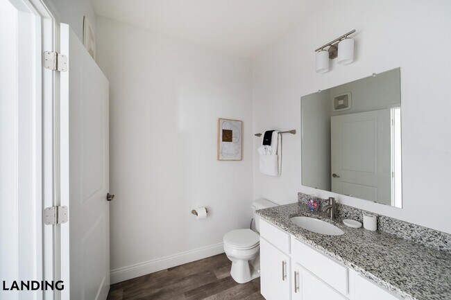 Foto del edificio - 210 W 5th Ave