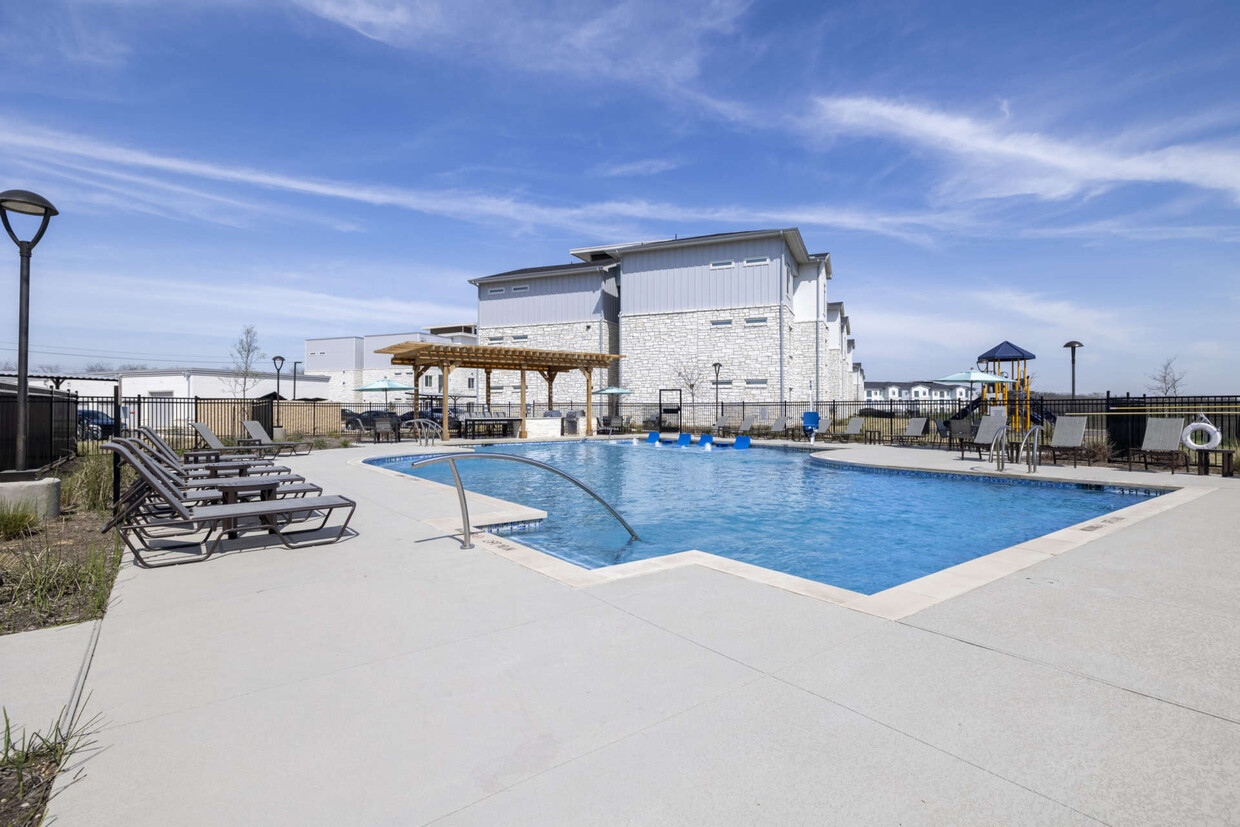 Primary Photo - Luxe 2 Bedroom Apartments with Modern Amen...