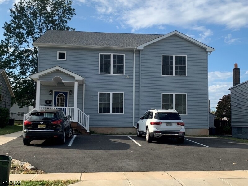Primary Photo - 133 Humboldt St