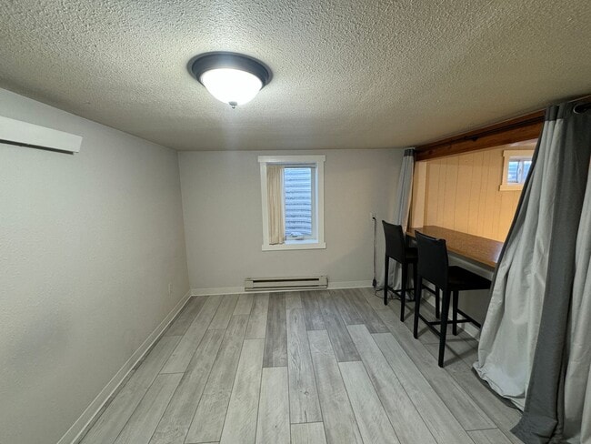 Building Photo - 1 bed, 1 bath apartment