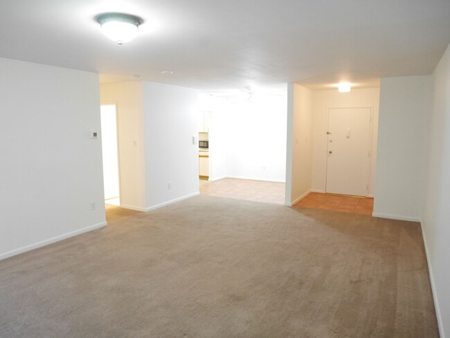 Foto del edificio - One Bedroom Unit in Somerset Park Condos! ...