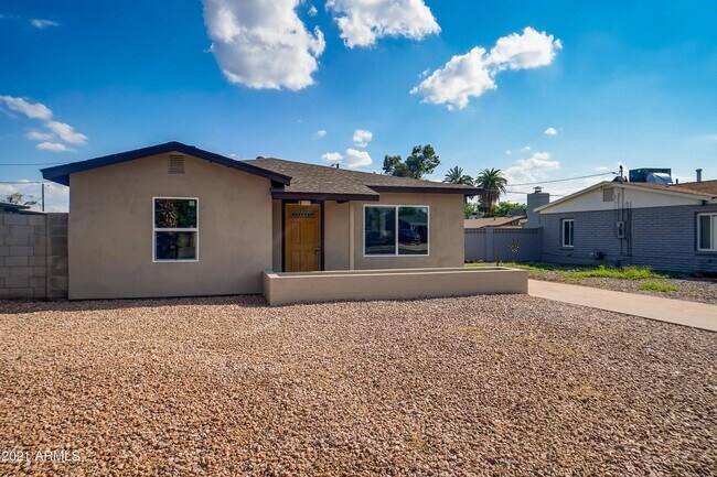 Foto del edificio - Stunning Remodeled Super Sized Home MOVE I...