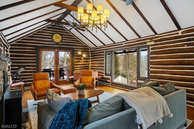 Foto del edificio - 77 W Shore Trail