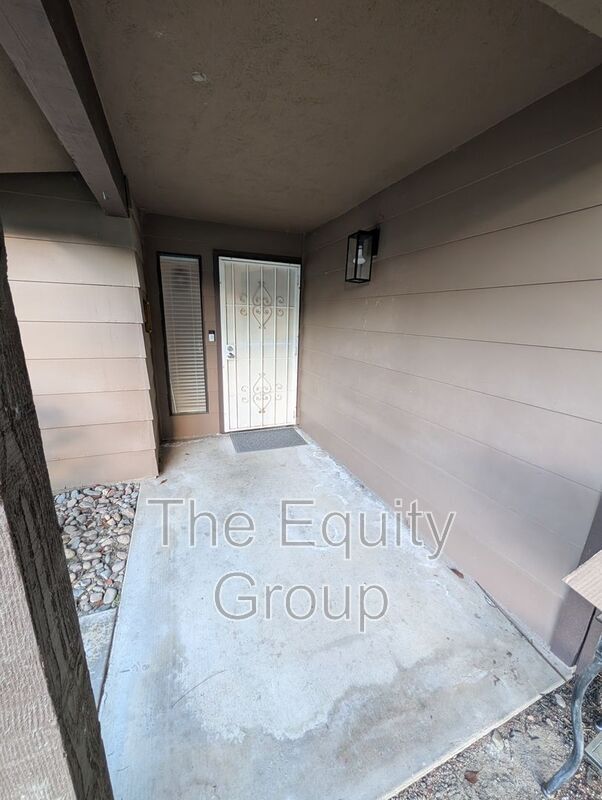 Foto del edificio - 4017 W Hillsdale Ct