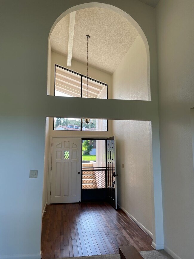 Foto del edificio - Sparkling, Mountaintop House in Gated Community w/Ocean View
