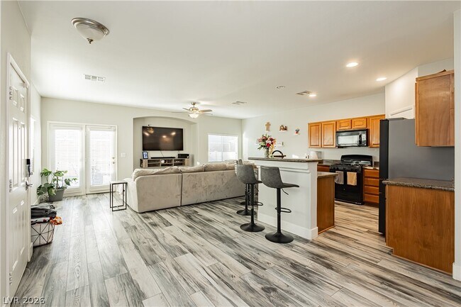 Foto del edificio - 6661 Lookout Lodge Ln