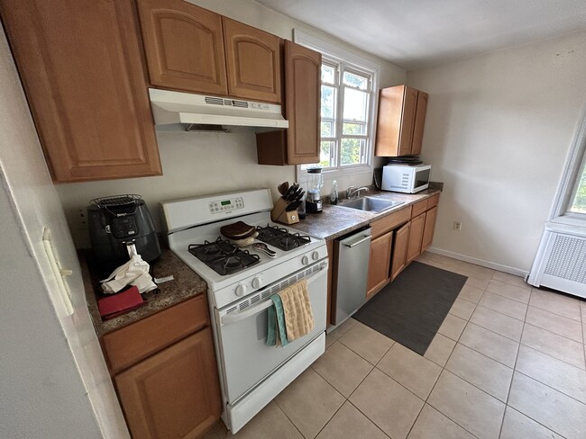 Kitchen - 128 E Pleasant Ave