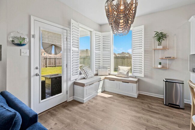 Foto del edificio - 294 Windsor Woods Dr