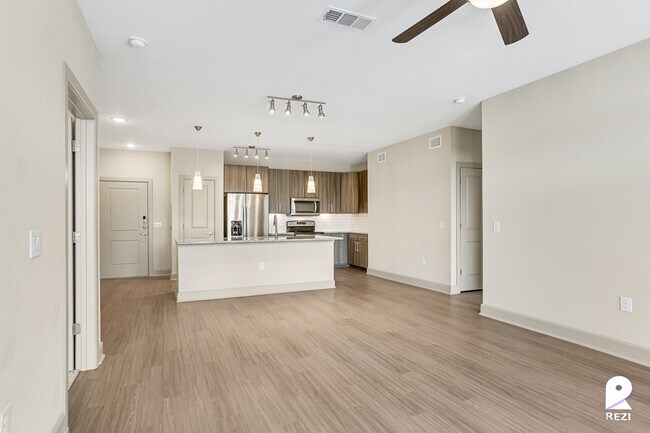 Foto del edificio - 3300 Bay Area Blvd