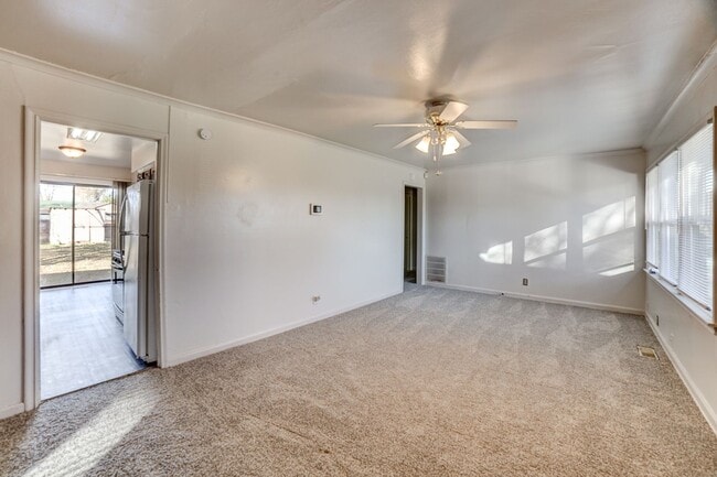 Building Photo - 3 Bed | 1 Bath