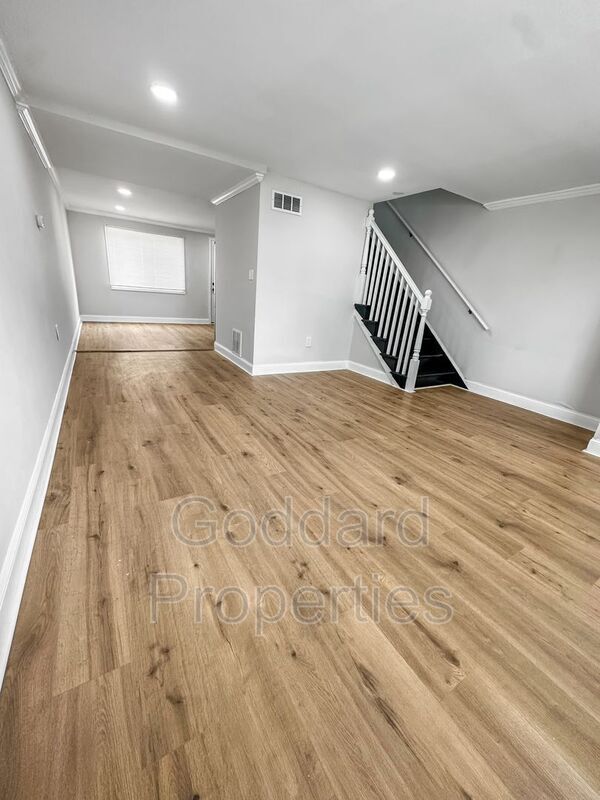 Building Photo - 2073 Larkhall Rd