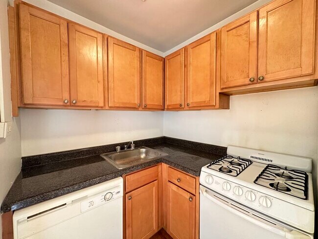 Foto del edificio - 629 W Belmont Ave