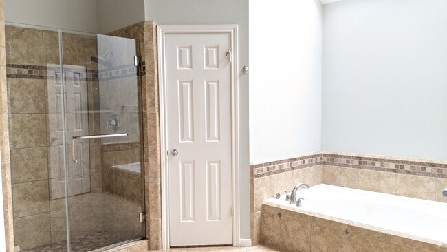 Foto del edificio - 1918 Shadow Forest Dr