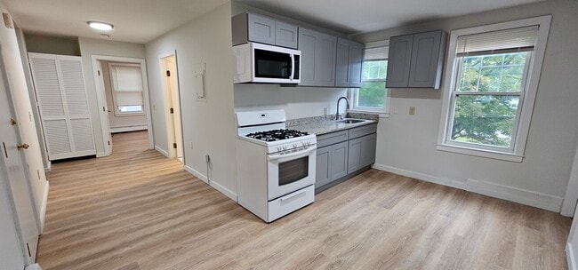 Building Photo - 17 Sanborn St