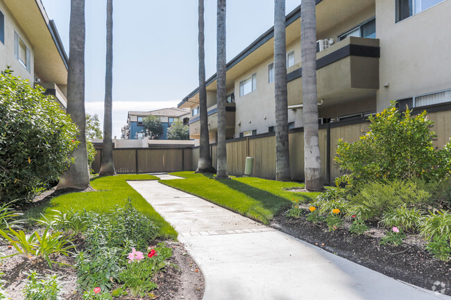 Foto del edificio - Cross Roads Apartment Homes