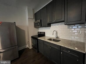 Building Photo - 521 S 41st St