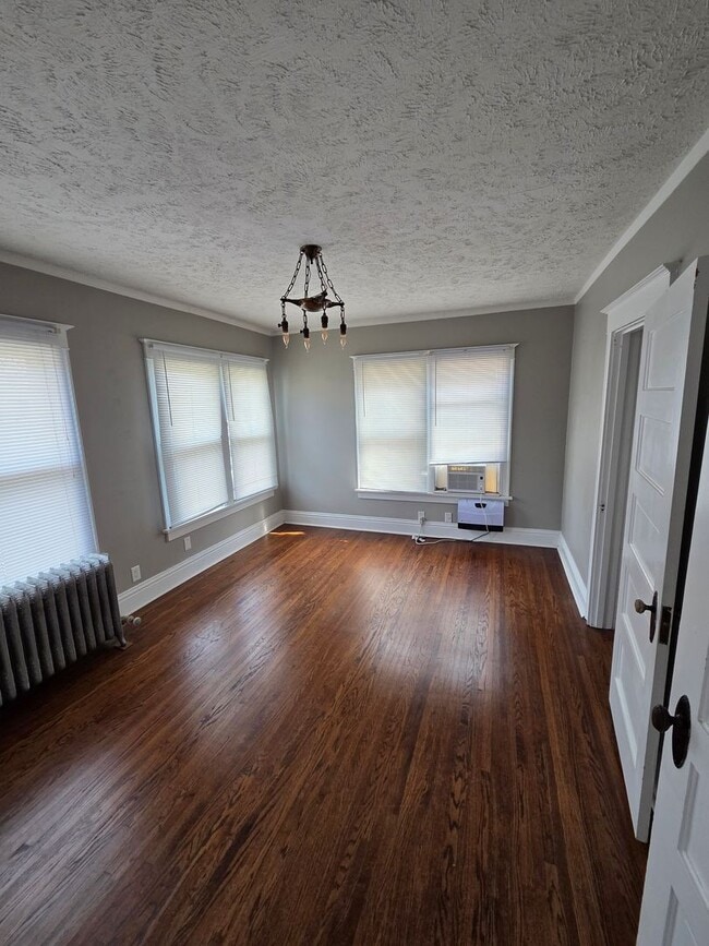 Photo - 4907 Underwood Ave Apartment