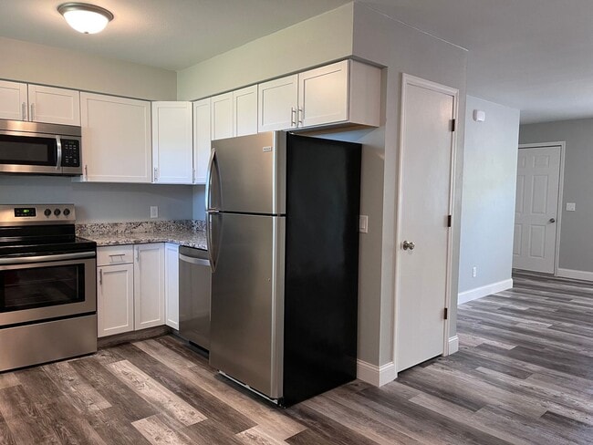 Building Photo - Close to Elementary School