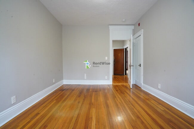 Building Photo - 76 Gordon St