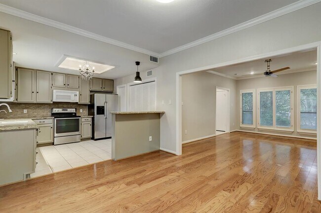 Building Photo - 11711 Memorial Dr