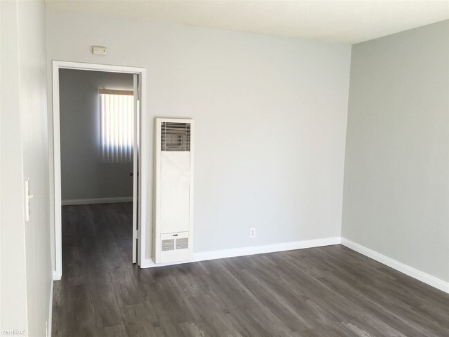 Building Photo - 8831 Rosecrans Ave