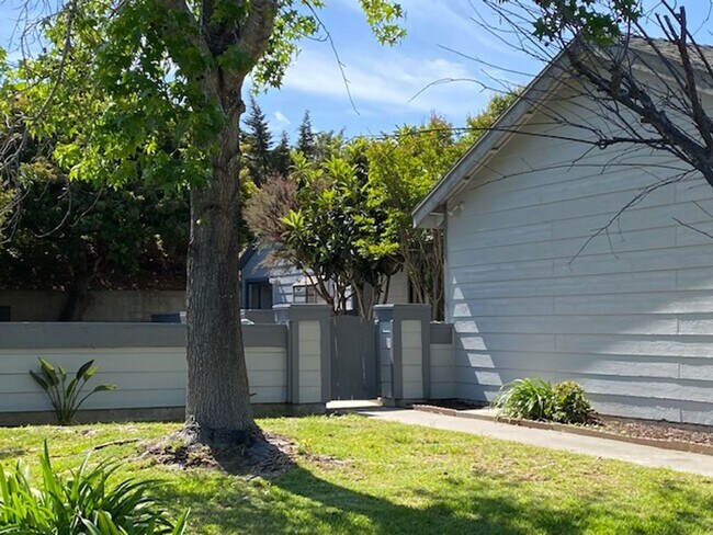Foto del edificio - Charming 3 Bedroom, 2 Bath Home in San Mar...