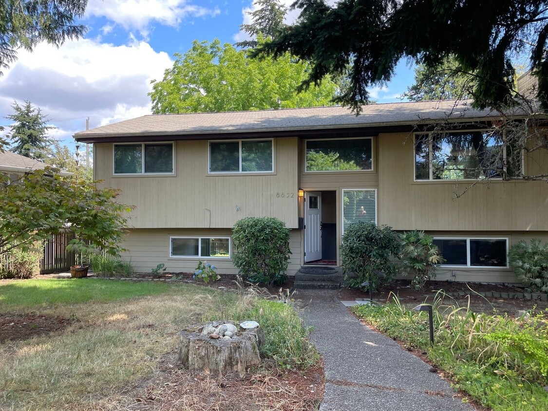 Primary Photo - 3Bd/ 2BA Single family home in quiet neigh...