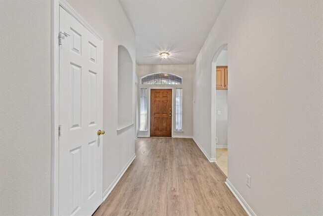 Building Photo - 10414 Friars Hill