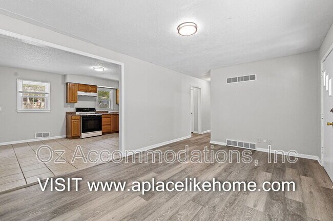 Foto del edificio - 9811 Marsh Ave