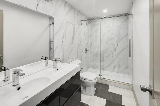 Building Photo - 3 bedroom in Brooklyn NY 11233