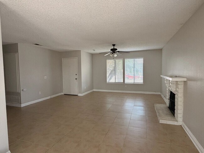 Foto del edificio - 14243 Perham Ct