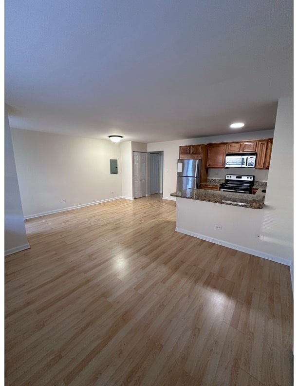 Building Photo - 1004 Des Plaines Ave