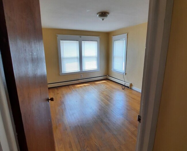 YELLOW BDRM - 228 Squires Ave