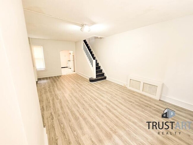 Building Photo - 3 bedroom House