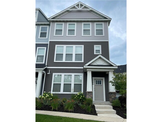 Building Photo - 5206 Hampton St NE