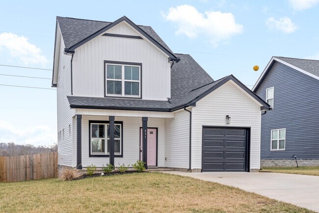 Building Photo - Pet Friendly Three Bedroom!