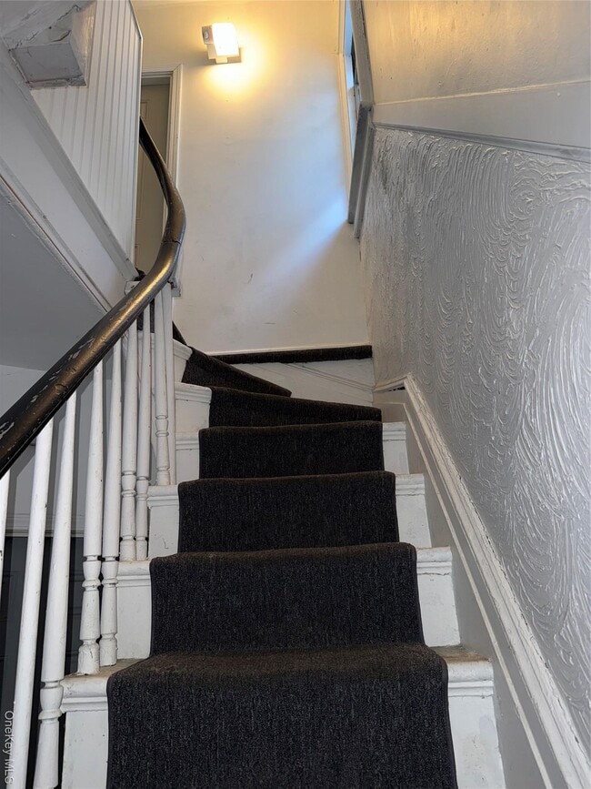 Building Photo - 54 Gifford Ave