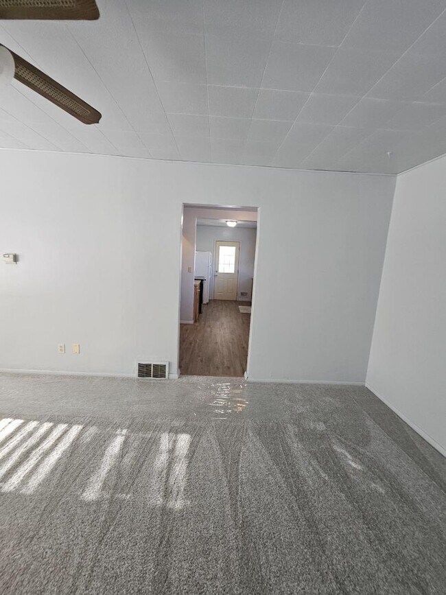 Foto del edificio - 370 Ahnaip St