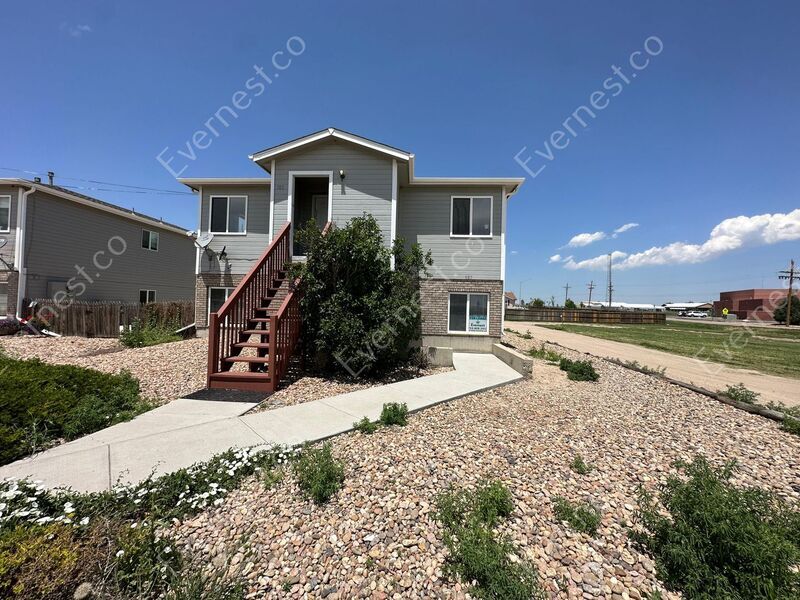 587 Woodward Ave, Keenesburg, CO 80643 Condo for Rent in Keenesburg